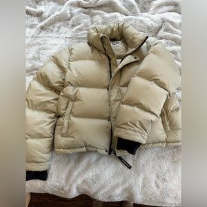 Aritzia superpuff shortie jacket in tree-frog green